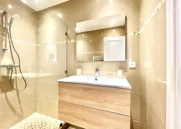 Colony 2 アパート